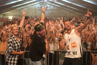 Musikalisch begeisterte Stereoact die Massen am Freitag im Festzelt. Foto: Stadtverwaltung Flöha/ Erik Frank Hoffmann