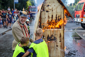 Auch die jüngsten packten mit an. Foto: Stadtverwaltung Flöha/ Erik Frank Hoffmann