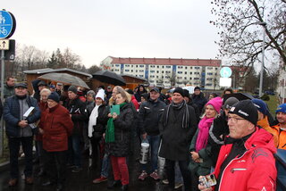 Viele Besucherinnen und Besucher fanden sich zur Eröffnung an der Stegbrücke ein. Foto: Stadtverwaltung Flöha/ rm