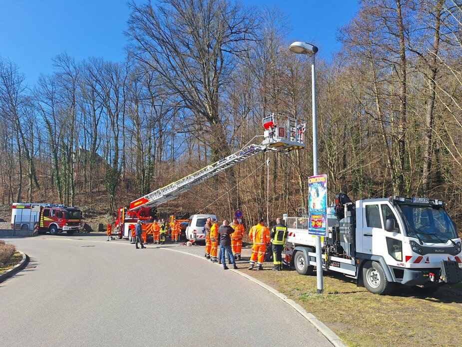 Etwa 15 Personen der Landestalsperrenverwaltung, der Freiwilligen Feuerwehr und des Bauhofes waren an der Übung beteiligt. Foto: Stadtverwaltung Flöha/ Silvio Schindler